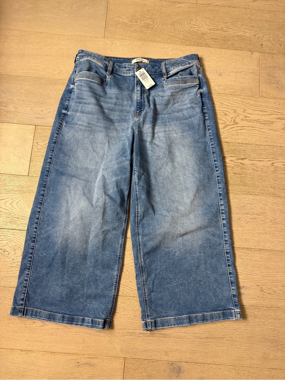 Torrid NWT Belle Isle Women's Wide-Leg Cropped Jeans